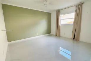 1675 NE 45th St, Oakland Park, FL 33334 - Photo 12