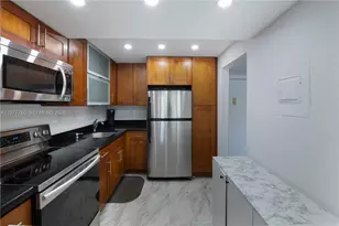 3731 N Country Club Dr, Aventura, FL 33180 - Photo 20