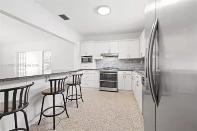 1100 W 53rd Ter, Hialeah, FL 33012 - Photo 14