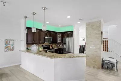 1410 SW 106th Ter, Davie, FL 33324 - Photo 8