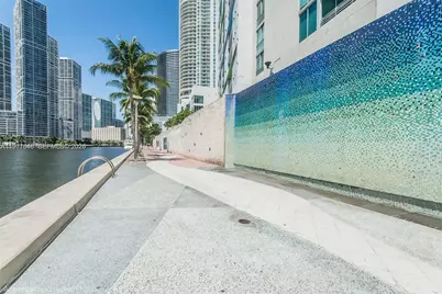 325 S Biscayne Blvd #2415, Miami, FL 33131 - Photo 16