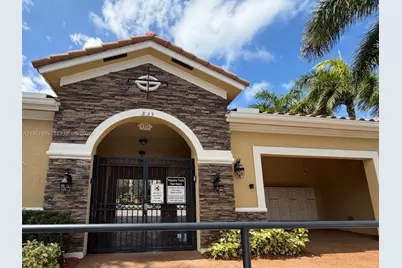 12350 S Village Cir, Davie, FL 33325 - Photo 4