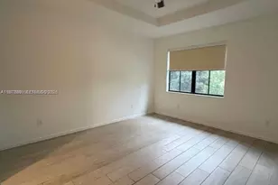 12350 S Village Cir, Davie, FL 33325 - Photo 10