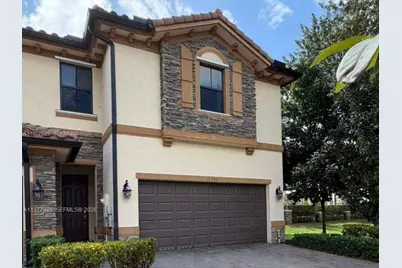 12350 S Village Cir, Davie, FL 33325 - Photo 2