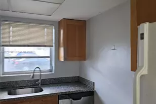 7570 SW 82nd St, Miami, FL 33143 - Photo 8