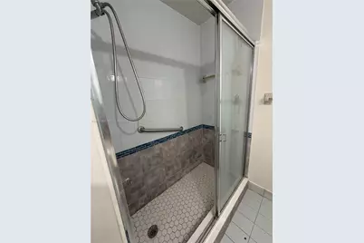 2566 W 73rd Pl, Hialeah, FL 33016 - Photo 12