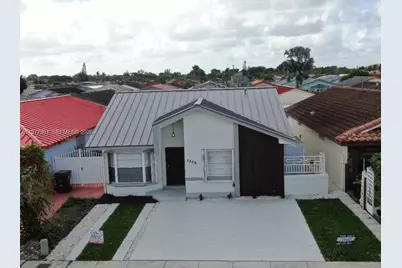 2566 W 73rd Pl, Hialeah, FL 33016 - Photo 2