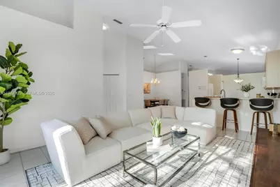 1601 SW 157th Ave, Pembroke Pines, FL 33027 - Photo 6