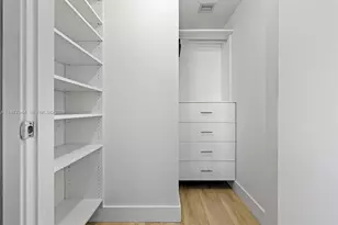 1010 Brickell Ave, Miami, FL 33131 - Photo 16