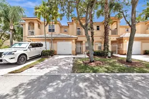 858 NW 170th Terrace, Pembroke Pines, FL 33028 - Photo 2