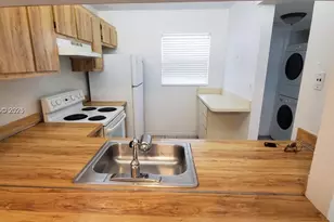 10456 NW 10th St, Pembroke Pines, FL 33026 - Photo 4