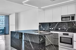 88 SW 7th St, Miami, FL 33130 - Photo 2