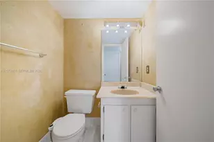 13455 SW 3rd St, Pembroke Pines, FL 33027 - Photo 8