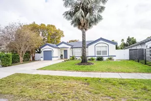 10704 SW 167th St, Miami, FL 33157 - Photo 2