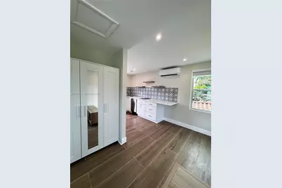 2855 Royal Palm Ave #6, Miami Beach, FL 33140 - Photo 2