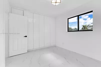 695 W 73 Pl, Hialeah, FL 33014 - Photo 16