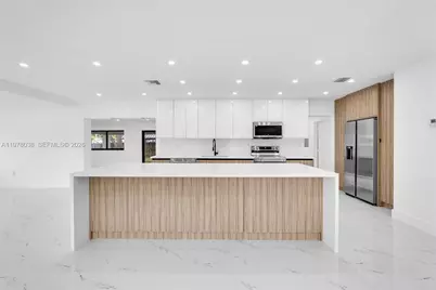 695 W 73 Pl, Hialeah, FL 33014 - Photo 6