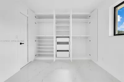 695 W 73 Pl, Hialeah, FL 33014 - Photo 18