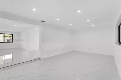 695 W 73 Pl, Hialeah, FL 33014 - Photo 14