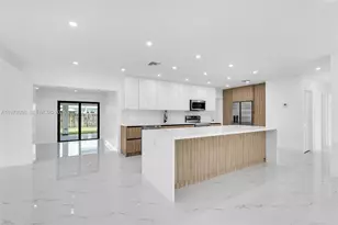 695 W 73 Pl, Hialeah, FL 33014 - Photo 8