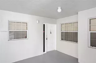 2871 N Oakland Forest Dr, Oakland Park, FL 33309 - Photo 2