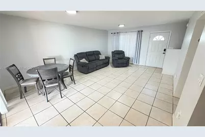 11249 SW 33rd Cir Pl, Miami, FL 33165 - Photo 4