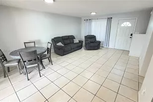 11249 SW 33rd Cir Pl, Miami, FL 33165 - Photo 4