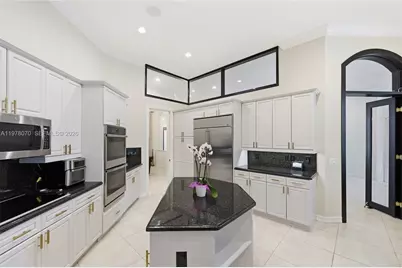 1397 Victoria Isle Dr, Weston, FL 33327 - Photo 12