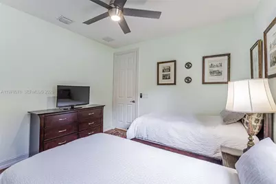 10221 Blue Palm St, Plantation, FL 33324 - Photo 42