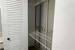 3701 N Country Club Dr, Aventura, FL 33180 - Photo 24