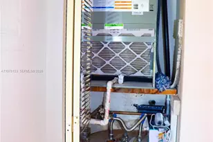 900 St Charles Pl, Pembroke Pines, FL 33026 - Photo 28