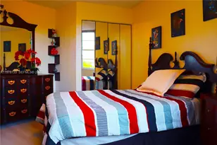 900 St Charles Pl, Pembroke Pines, FL 33026 - Photo 32