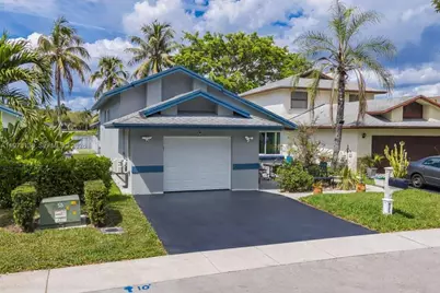529 Lakeside Cir, Sunrise, FL 33326 - Photo 2