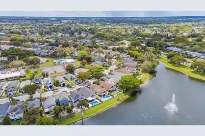 529 Lakeside Cir, Sunrise, FL 33326 - Photo 38
