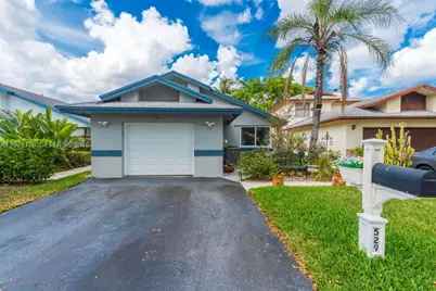 529 Lakeside Cir, Sunrise, FL 33326 - Photo 1