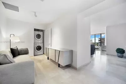 88 SW 7th St #1810, Miami, FL 33130 - Photo 2