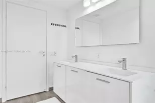 1300 Brickell Bay Dr, Miami, FL 33131 - Photo 14