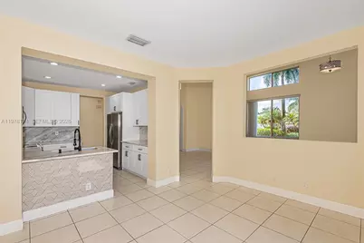 15853 SW 10th St, Pembroke Pines, FL 33027 - Photo 10