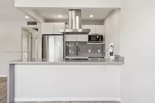 301 SW 135th Ave, Pembroke Pines, FL 33027 - Photo 6