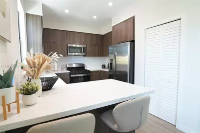 211 SE 4th St #3, Hallandale Beach, FL 33009 - Photo 8