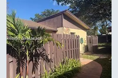 412 Briarwood Cir #2-23, Hollywood, FL 33024 - Photo 1