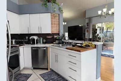 400 Somerset Way, Weston, FL 33326 - Photo 4