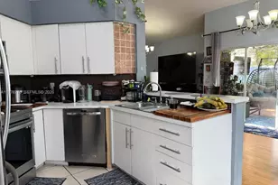 400 Somerset Way, Weston, FL 33326 - Photo 4