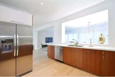 880 N Venetian Dr, Miami Beach, FL 33139 - Photo 10