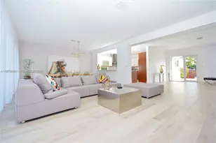 880 N Venetian Dr, Miami Beach, FL 33139 - Photo 8