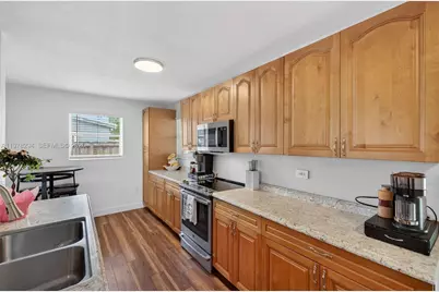 731 N 69th Ave, Hollywood, FL 33024 - Photo 20