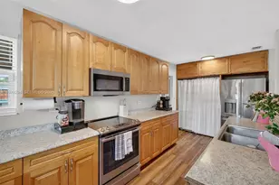 731 N 69th Ave, Hollywood, FL 33024 - Photo 14