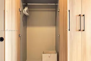 121 NE 5th St, Miami, FL 33132 - Photo 18