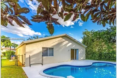 1213 SW 46th Way, Deerfield Beach, FL 33442 - Photo 2