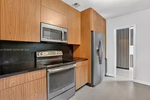 425 NE 114th St, Miami, FL 33161 - Photo 12